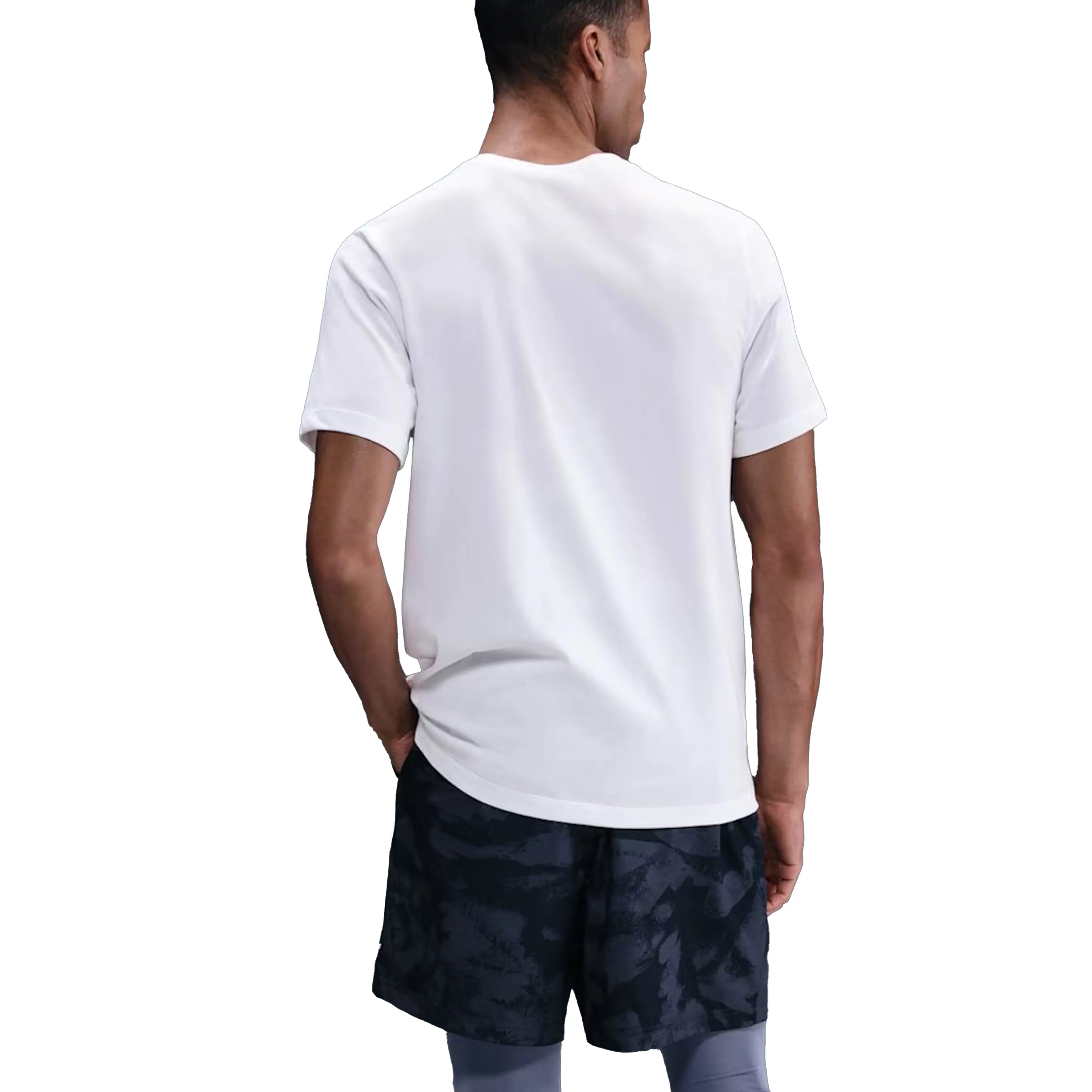 Camiseta Nike Pro Training masculina branca vista lateral com logo preto